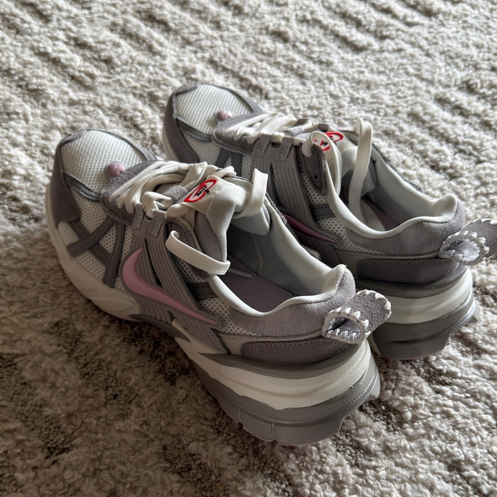 NWOB Nike Women's V2K Run Sneakers - Picture 3 of 4